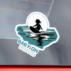 Naklejka na samochód „Baby on Board” | Naklejka w stylu życia surfera | Naklejka na okno „Beach Life” | Spersonalizowany prezent dla nowej mamy | Znak „Surfboard Baby On Board”