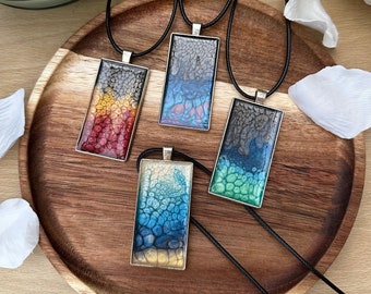 Abstract hand painted prisme pendant necklaces