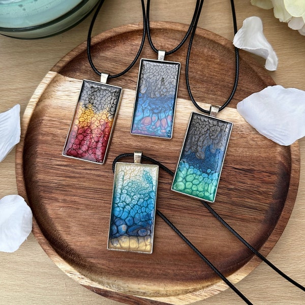 Abstract hand painted prisme pendant necklaces