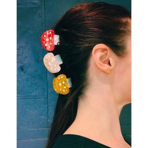 Set of 3 Velvet Claws Mini Mushroom Hair Clips in Velvet Travel Bag Pince Crocodile Small Clip Gen Z Aesthetic Cottagecore Forestcore