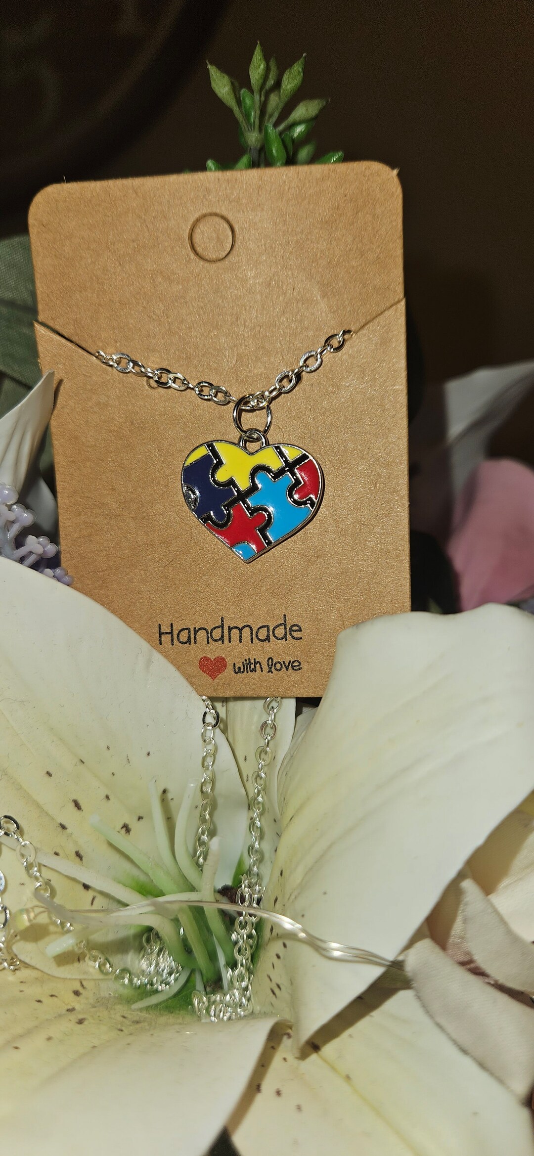 Set di gioielli in oro 18k riempito consapevolezza dell'autismo, collana con cuore puzzle colorato e orecchini a perno, simbolo dell'autismo. all'ingrosso per il tuo negozio