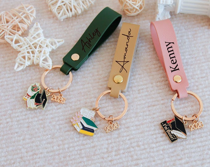 Personalized Name Leather Graduation Keychain,Graduation Gift,2026 Class Keychain,Wristlet Keychain Gift for Her, Colloege Graduation Gift