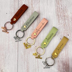 Personalized Name Leather Graduation Keychain,Graduation Gift,2025 Class Keychain,Wristlet Keychain Gift for Her, Colloege Graduation Gift
