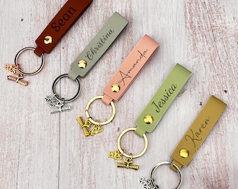 Personalized Name Leather Graduation Keychain,Graduation Gift,2026 Class Keychain,Wristlet Keychain Gift for Her, Colloege Graduation Gift