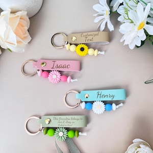 Personalized Name Leather daisy beaded Keychain,Keyring Gift,Flower Girl Gift, Teacher Gift, Birthday Gift, Beaded Keyring,Graduation Gift
