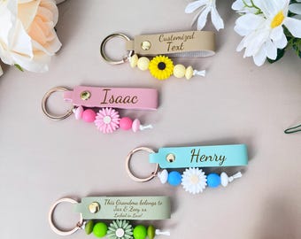 Personalized Leather Keychain: Daisy Flower Charm, Custom Name Gift