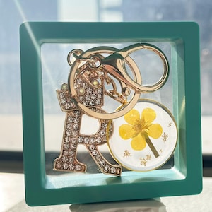 Llavero de resina con inicial de flor de nacimiento personalizada, regalo de cumpleaños, regalo para ella, día de San Valentín, regalo para nuevos conductores, regalo de dama de honor, día de la madre