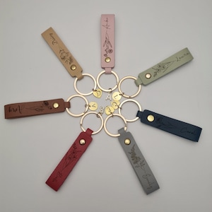 Llavero personalizado con flor de nacimiento, grabado con inicial y nombre, ideal como regalo de cumpleaños para ella, regalo de flor de nacimiento con nombre, regalo para dama de honor.