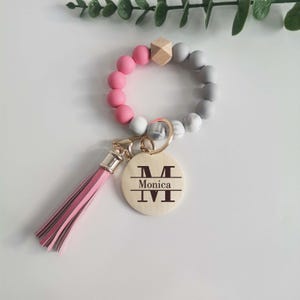 Llavero de silicona personalizado con cuentas, regalo para mamá, regalo de cumpleaños, regalo de dama de honor, pulsera de silicona para abuela