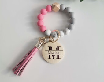 Personalized Silicone Beaded Keychain Wristlet， Gift for Mom，Birthday Gift, Bridesmaid Gift, silicone bracelet keychain grandma