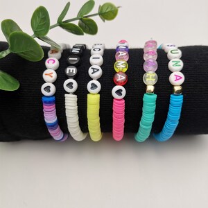 Nombre personalizado pulsera con cuentas personalizadas, pulsera con cuentas con letra, pulsera con nombre de cuentas, pulsera de mamá y yo, nombre personalizado con cuentas, regalo para mamá imagen 3