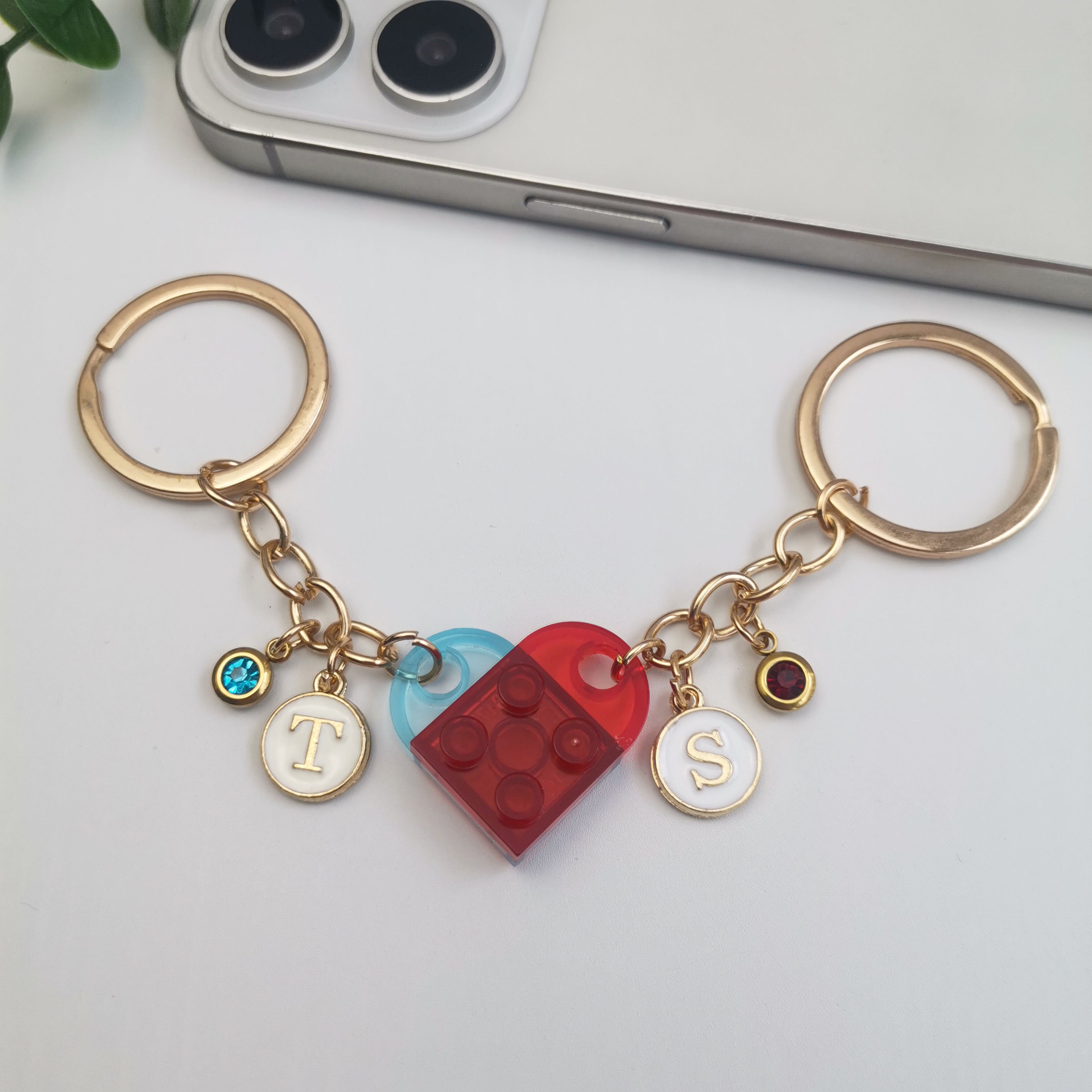 Personalisiertes Herz-Schlüsselanhänger-Set mit Initiale, Herz-Schlüsselanhänger-Set mit Initiale, Jubiläumsgeschenk, Geburtstagsgeschenk, passender Paar-Schlüsselanhänger