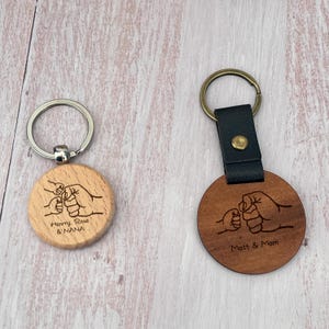 Porte-clés en bois personnalisé gravé poing, cadeau fête des pères, cadeau pour papa, porte-clés papa, cadeau d'anniversaire papa, cadeau pour lui, cadeau pour papa