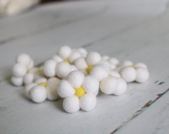 White Felt Daisy Set, Felt Flower, Shelf Decor, Felt Ball Daisy, Daisy Flowers, White Flowers, Felt Flowers, Daisy Tier Tray Decoration