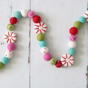 Felt Peppermint Garland, Christmas Felt Ball Garland, Holiday Garland, Mantle Decor, Felt Candy Garland, Holiday Banner, Merry and Bright