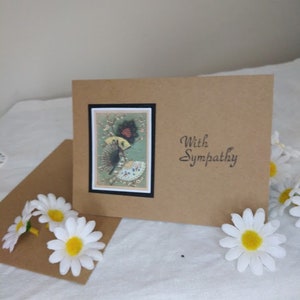 Carte kraft faite main WITH SYMPATHY, avec enveloppe, vierge à l'intérieur