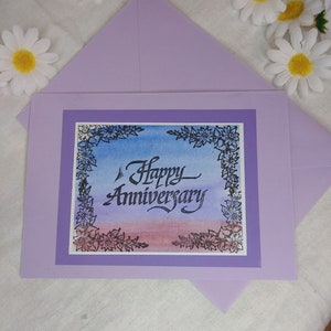 Carte HAPPY ANNIVERSARY lilas faite main, vierge à l'intérieur, avec enveloppe