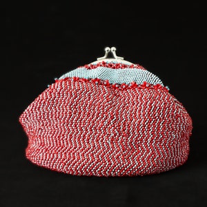 Piccola borsa cosmetica per il trucco con perline, custodia all'uncinetto, borsa con chiusura a bacio, uncinetto con perline di corallo vintage