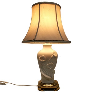 Antike Design Tischlampe Vintage Leuchte 20th Hollywood Regency Nachttisch Modernes Design Porzellan Biscuit Blumen Stil Provence Lilie