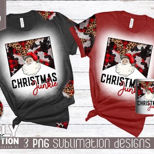 Könnte beinhalten: Drei Sublimationsdesigns mit einem Weihnachtsmann vor einem Hintergrund aus rot-schwarzem Karomuster und Leopardenmuster. Die Designs umfassen ein T-Shirt, eine Tasse und einen Schlüsselanhänger. Der Text "Christmas Junkie" ist auf jedem Design zu sehen.