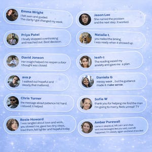 Pode incluir: Gr&aacute;fico digital com caixas de texto ovais contendo depoimentos e fotos de perfil. As caixas de texto est&atilde;o dispostas sobre um fundo azul claro com um padr&atilde;o de estrelas. Os depoimentos compartilham experi&ecirc;ncias positivas.