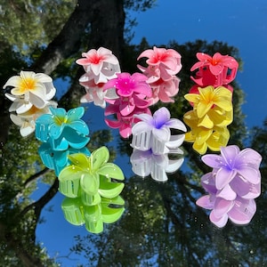 Hawaiian Hair Clip – Tropical Flower Hair Accessory – Plumeria Hair Clip – Beach Wedding Hair Piece – Luau Party Hair Decoration