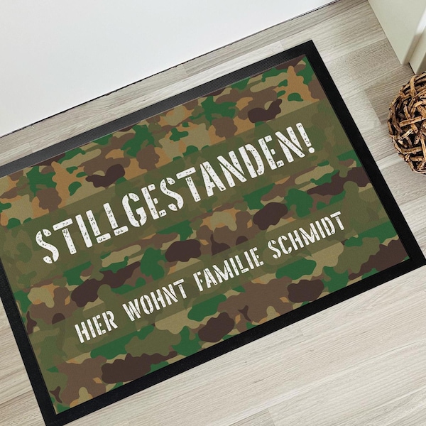 Ongebruikelijke militaire deurmat met camouflagepatroon in marineblauw | Grappig cadeau voor echte fans | Eigen tekst gepersonaliseerde camouflagekleur