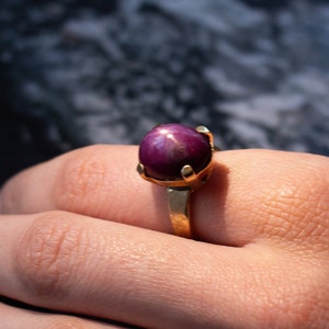 Natural Star Ruby Cabochon Ring in 18k Solid Gold - Size 6.5 US