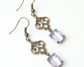 Boucles d’oreilles victoriennes en laiton antique, boucles d’oreilles de style vintage, boucles d’oreilles en cristal violet, pendentifs violets antiques, boucles d’oreilles en cristal victorien