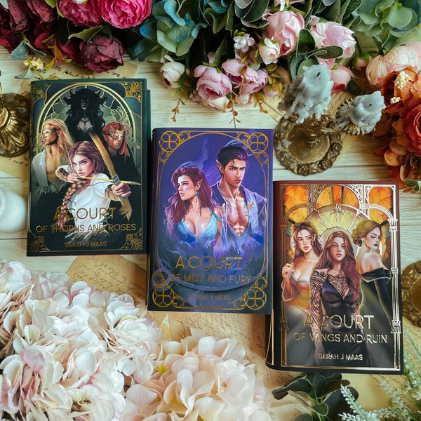 Set di 3 sovraccoperte: A Court of Thorns and Roses, A Court of Mist and Fury, A Court of Wings e Ruin Sarah J. Maas - LICENZA UFFICIALE