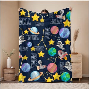 Astronaut Decke, benutzerdefinierte Name Bettwäsche, Weltraum Thema Zimmer Dekor, Geburtstagsgeschenk für Kleinkind, gemütlicher Bett Akzent, Himmlische Dekor Kinderzimmer
