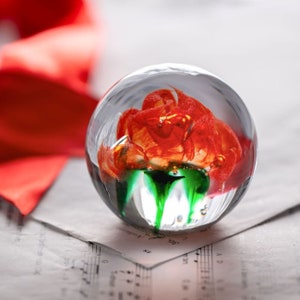 Glass paperweight with a rose inside - Red