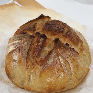 Domowy, aromatyczny, rzemieślniczy chleb na zakwasie