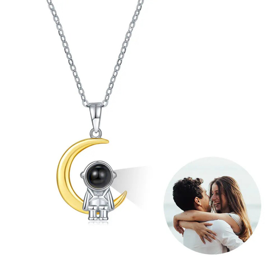Valentine's Day Personalized Astronaut Space Moon Star Photo Projection Necklace With I Love You 100 Languages Couple Gift Projection Necklaces