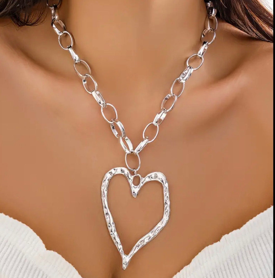 MALIBU THIS HEARTS FOR YOU STATEMENT NECKLACE main image 1