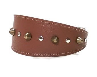 Elegantes Windhundhalsband aus schwarzem oder braunem Leder mit Punk Spikes und Nieten