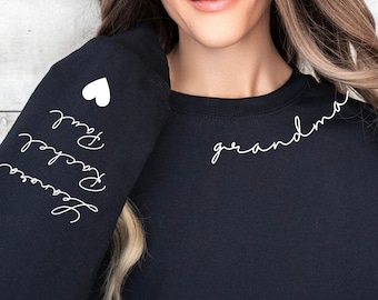 Gepersonaliseerde oma-sweater: namen kleinkind op mouw