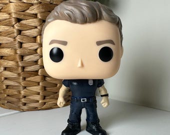 Captain Firefighter Bobby Nash from Station 118 inspired by 9-1-1 - Vinyl Pop / Figurine
