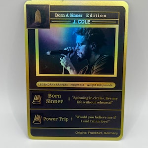 J Cole (Born A Sinner) Carte holographique recto-verso à collectionner avec pochette de protection de haute qualité