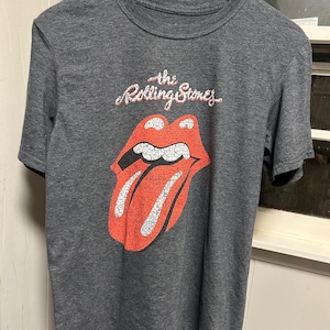 The Rolling Stones - Classic Tongue Logo Shirt - 2022 Print - Size Medium
