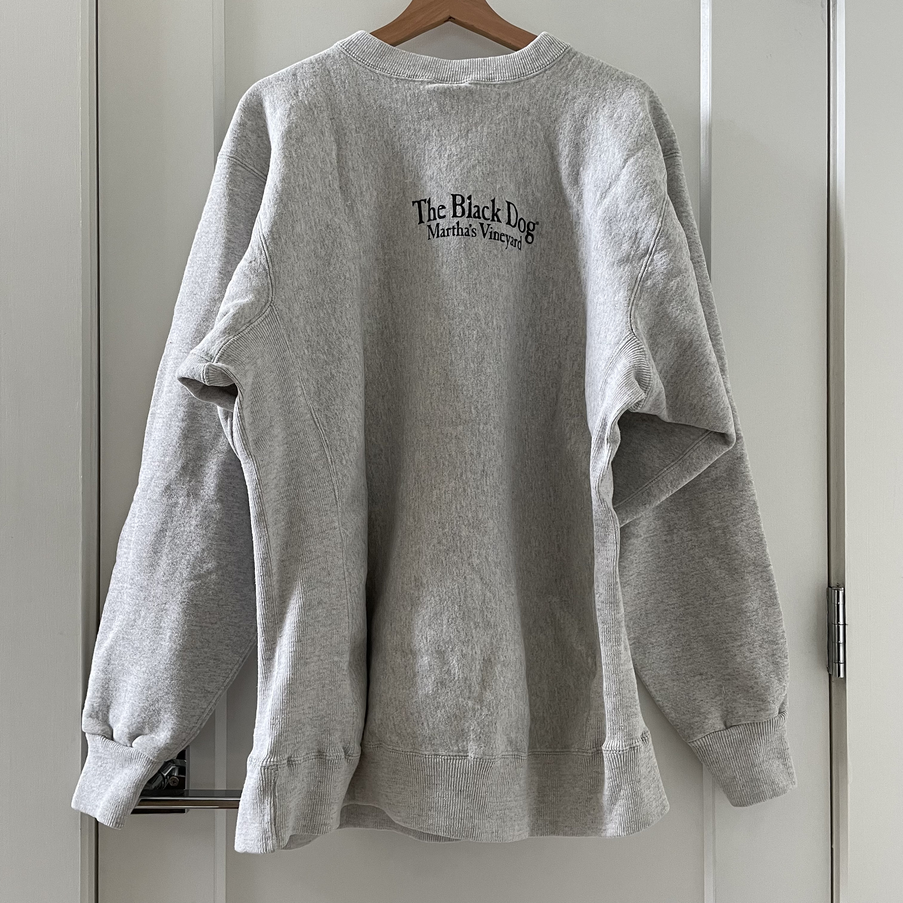 Black dog top crew neck