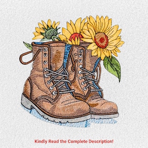 Puede incluir: Imagen bordada de botas marrones llenas de girasoles amarillos. Las botas tienen cordones blancos y detalles azules. La imagen tiene el texto "Kindly Read the Complete Description!" en la parte inferior.