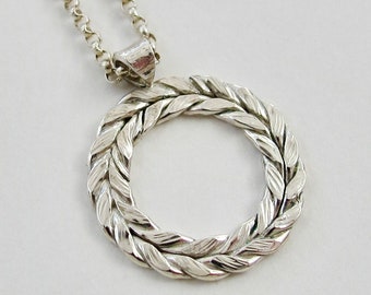 Laurel wreath necklace in sterling silver