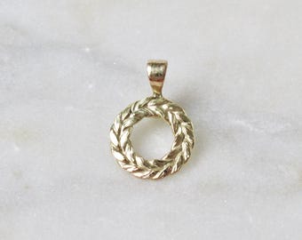 Laurel wreath pendant in solid 14k gold, Laurel leaf necklace, Ancient Greek and Roman inspired necklace