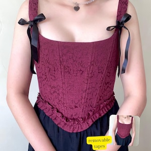 Bordeauxrode jacquard korset top renaissance lijfje met ruches lint bandjes, gotisch, victoriaanse, middeleeuwse cottagecore kleding ren faire verstevigingen