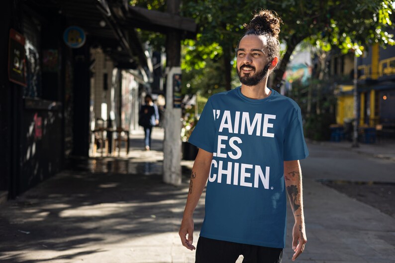 Elevate your love for dogs with our fashionable T-shirt collection, featuring J'Aime les Chiens, meaning I love dogs in French, available in a selection of stylish colours.