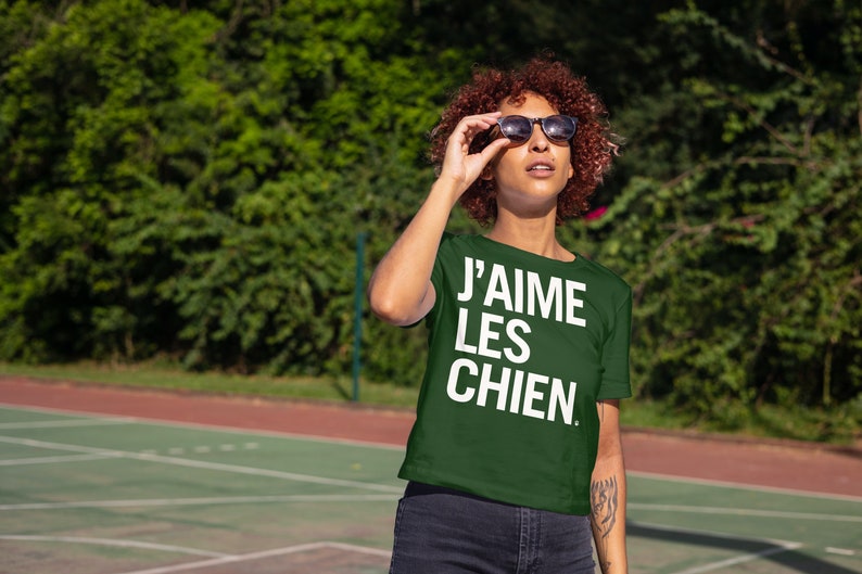 Elevate your love for dogs with our fashionable T-shirt collection, featuring J'Aime les Chiens, meaning I love dogs in French, available in a selection of stylish colours.