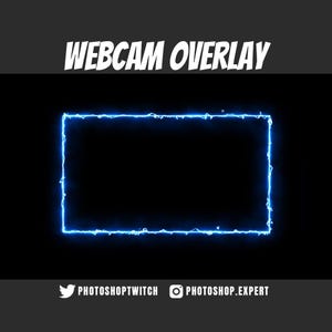 Peut inclure: Une superposition de webcam numérique présentant un cadre rectangulaire avec un effet d'éclair électrique bleu brillant sur fond noir. Le texte WEBCAM OVERLAY apparaît en haut, avec les identifiants PHOTOSHOPTWITCH et PHOTOSHOP.EXPERT en bas.