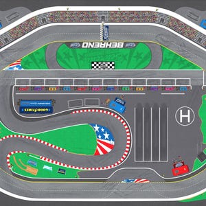 Puede incluir: Una vista desde arriba de un tapete de juego de pista de carreras con un circuito ovalado gris, áreas interiores verdes, un carril de boxes, un helipuerto con un símbolo H y varios logotipos de patrocinadores como Good Tires y Behrend.