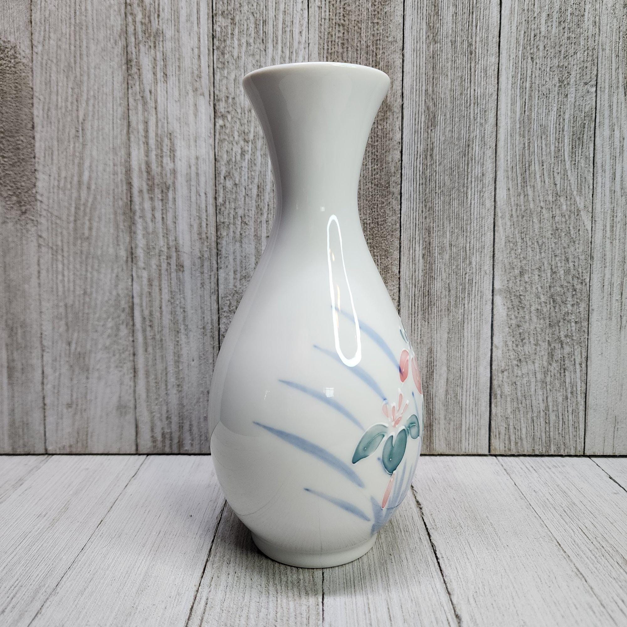 ヴィンテージ 日本製 手描き 磁器 花瓶 花柄 ホワイト 高さ7.25インチ